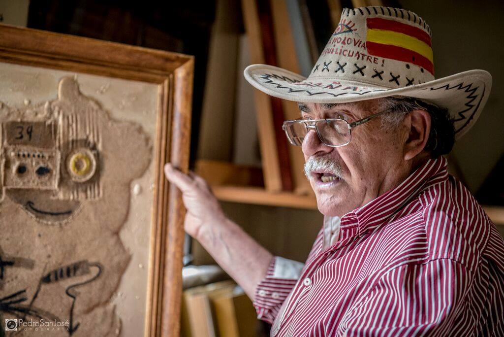 Daniel explicando su obra